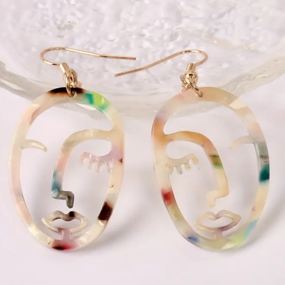 Elegant Face Shaped Art Deco Earrings: Timeless Style - Picture 4 of 8